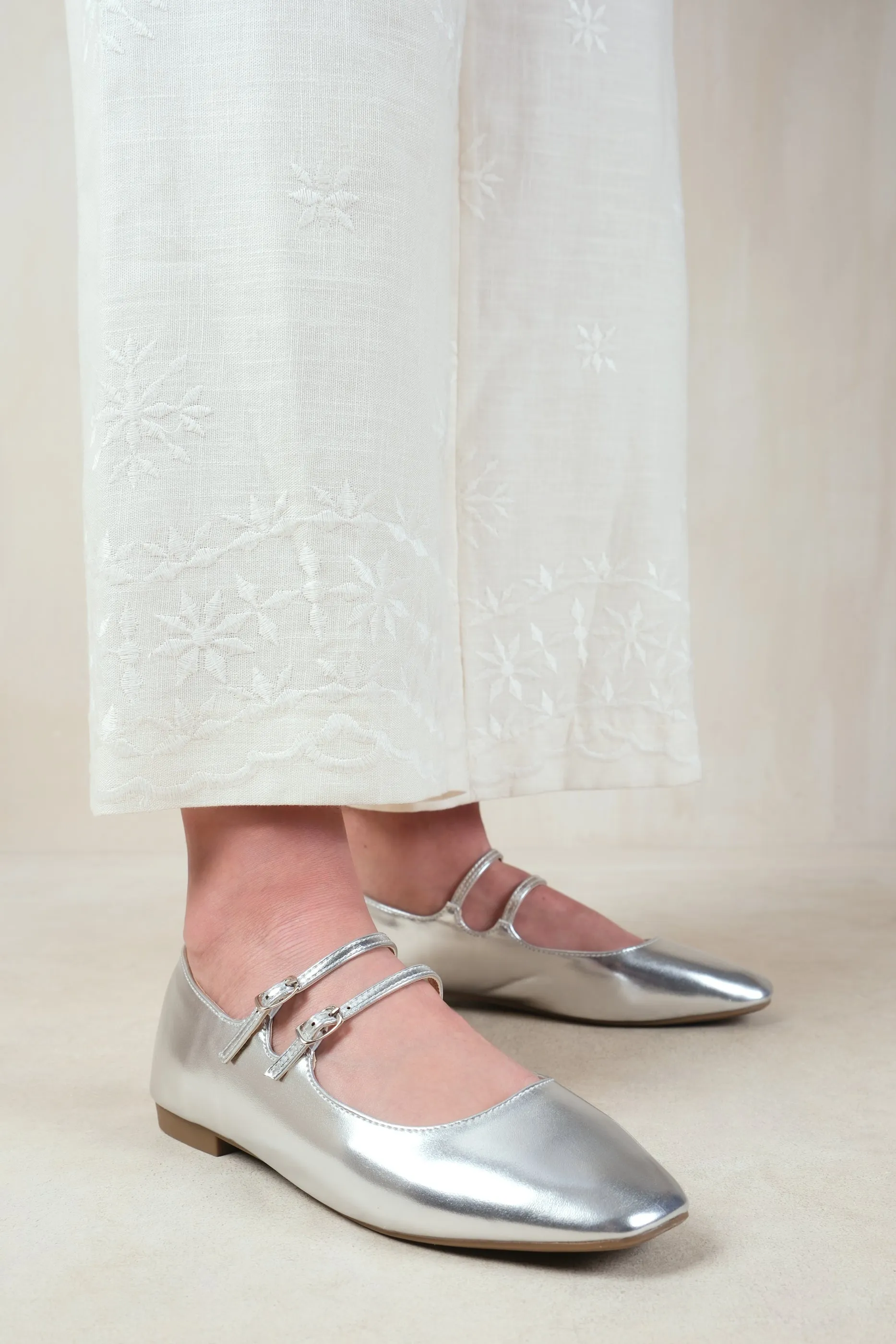 DETOX STRAPPY BALLERINA FLATS IN SILVER METALLIC