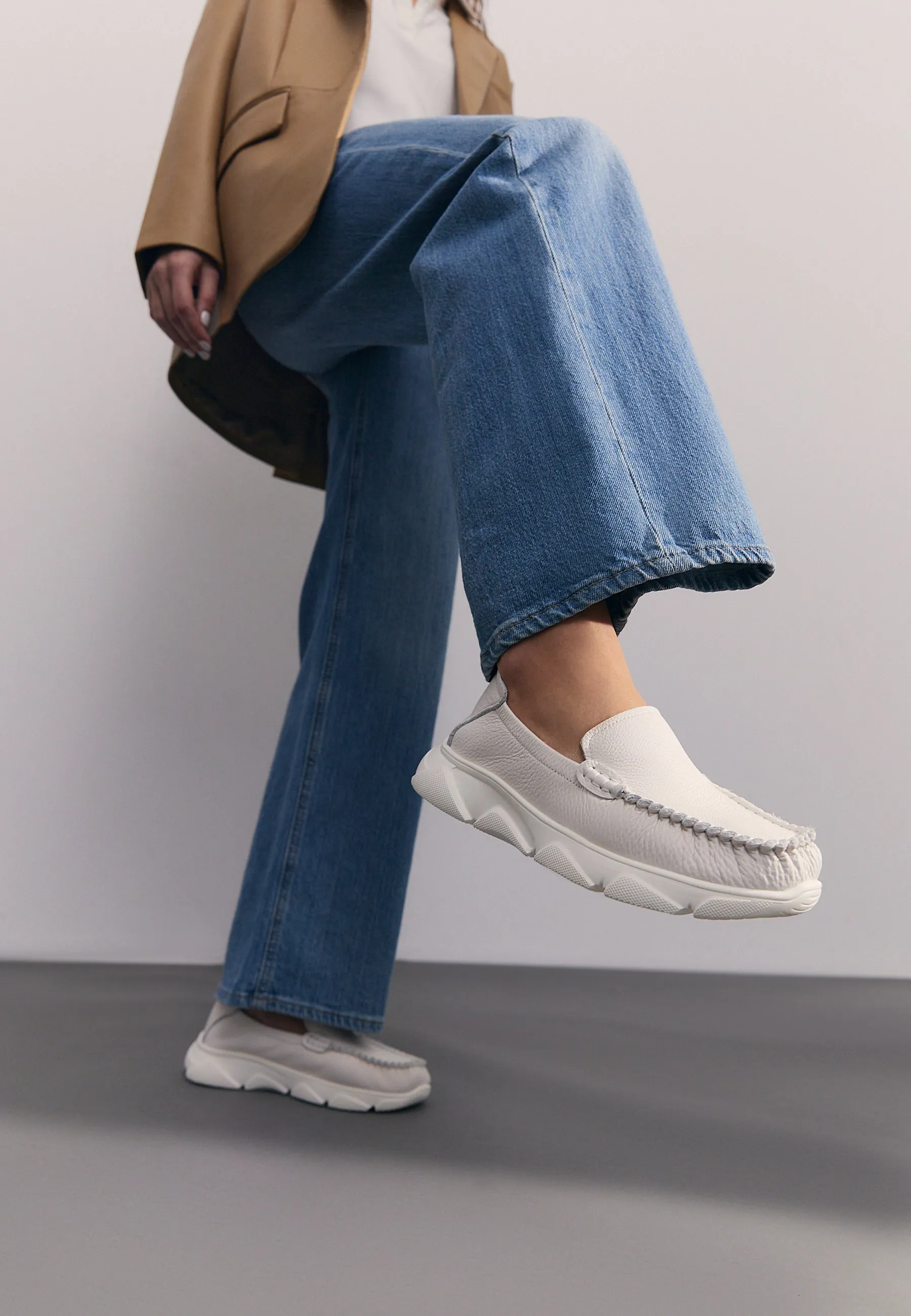 Leather Platform Moccasins Alisa - White