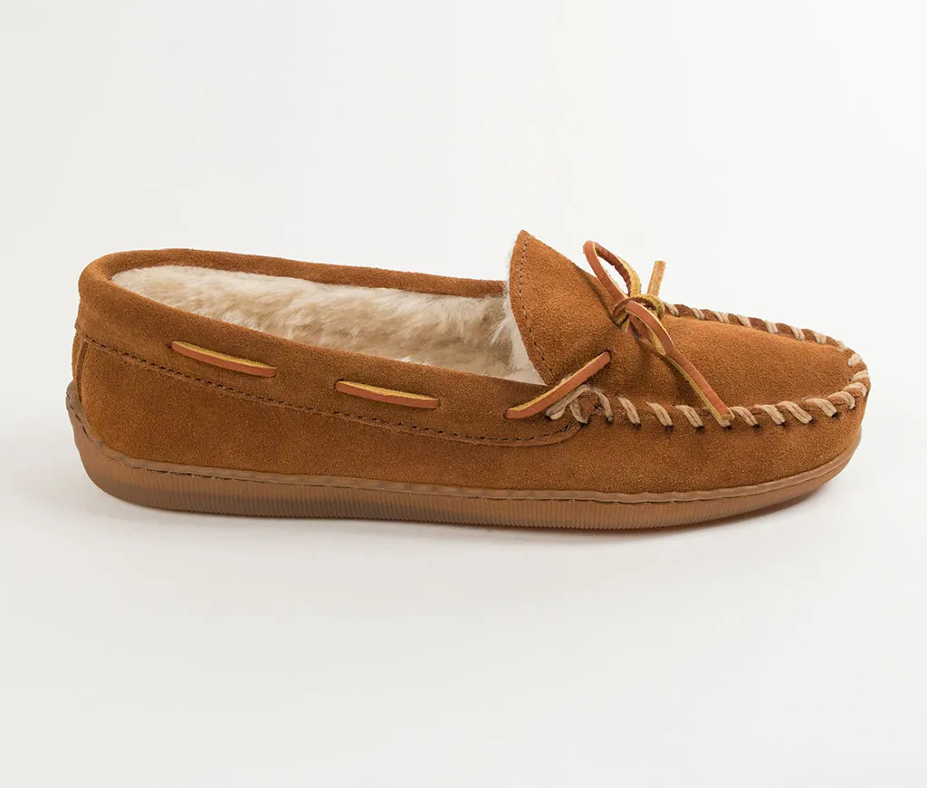 'Minnetonka' Men's Pile Lined Hardsole Moc Slipper - Brown