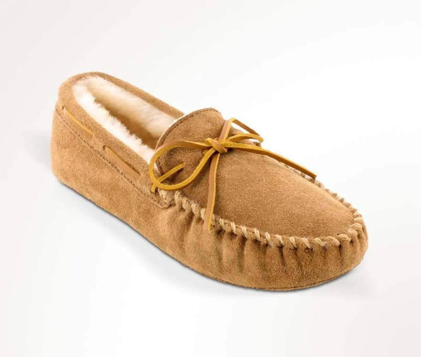 Minnetonka Men's Sheepskin Softsole Moccasin