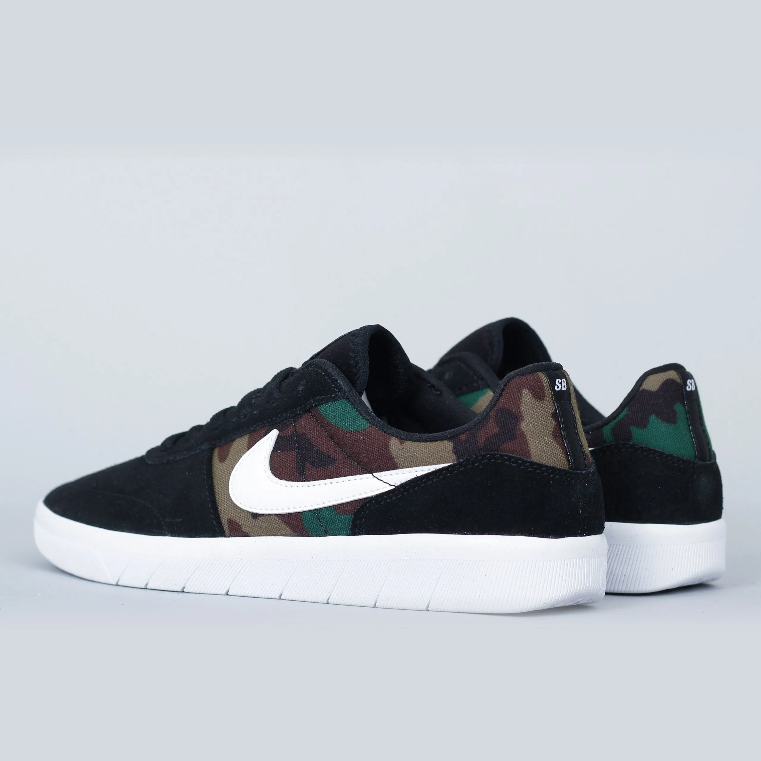 Nike SB Team Classic Shoes Black / White