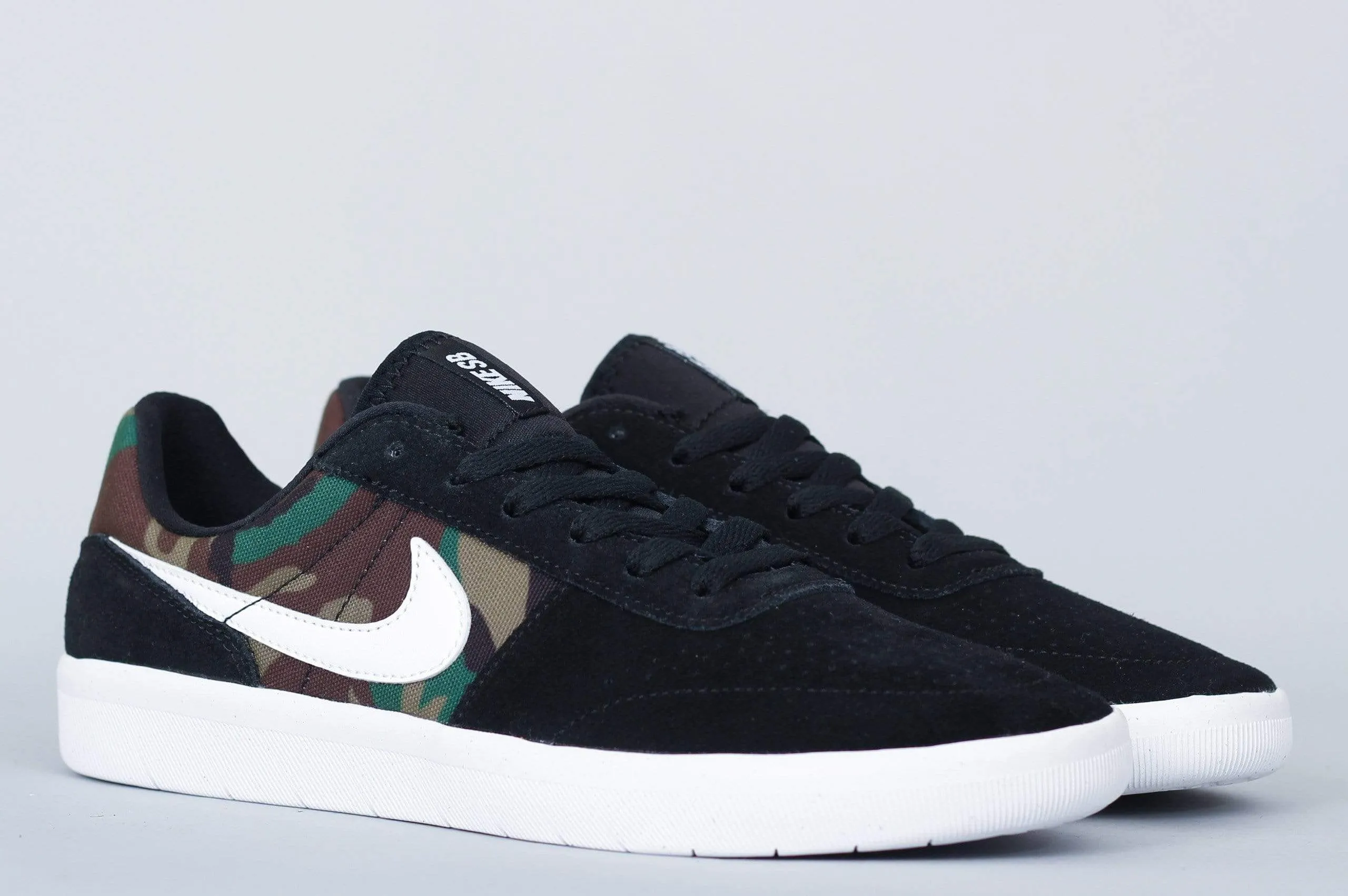 Nike SB Team Classic Shoes Black / White