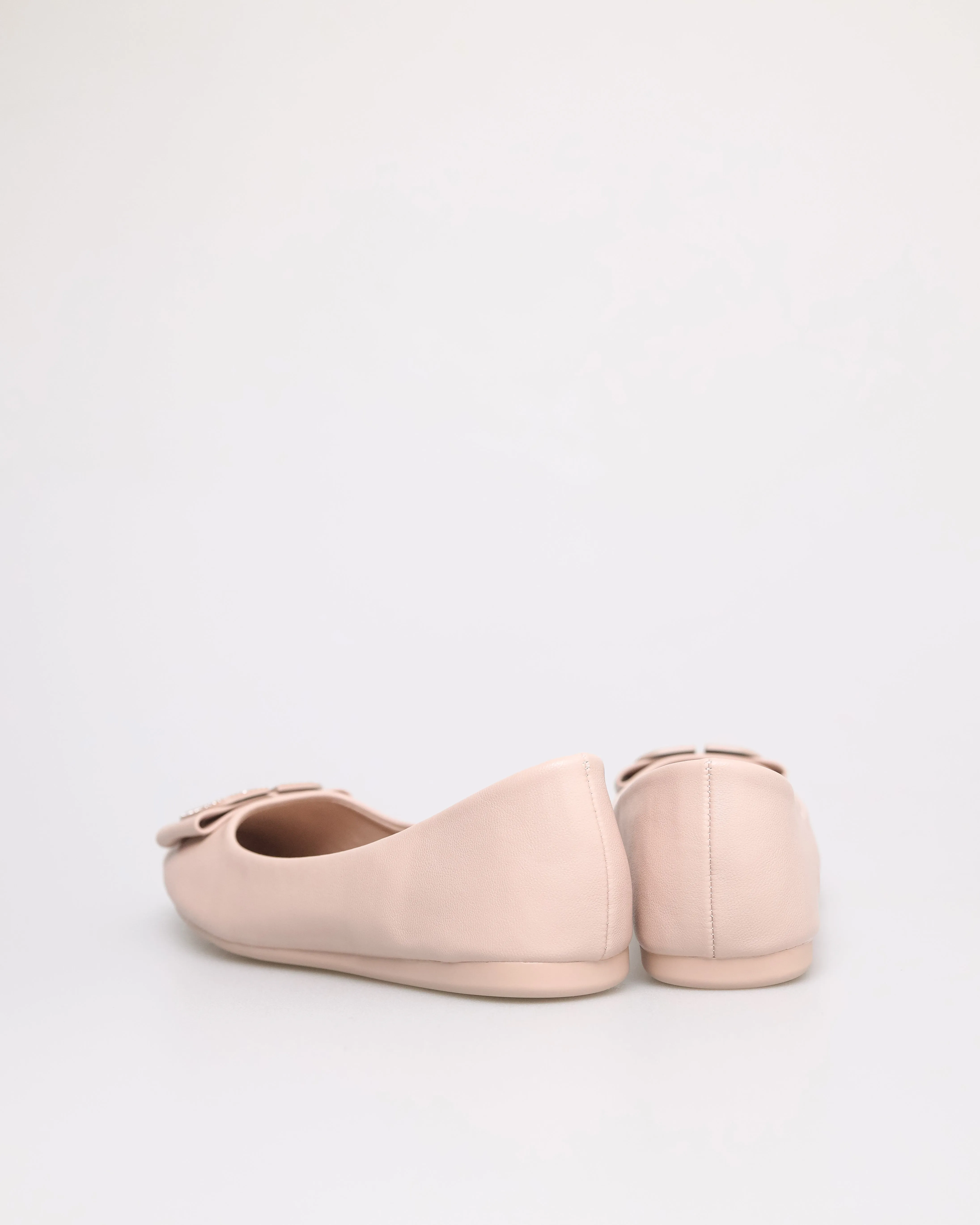 Tomaz NN255 Ladies Emblem Buckle Flats (Cream)